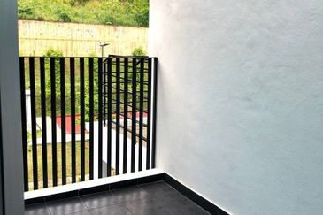 Facing Open, 3 Storey Bayu Height 2, Taman Bayu Heights 2, Seri kembangan