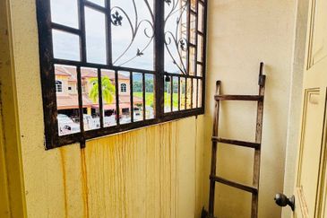 Teres 2 Tingkat Taman Venice Raya Lumut, Manjung Perak 