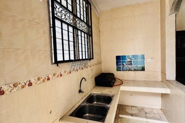 Teres 2 Tingkat Taman Venice Raya Lumut, Manjung Perak 