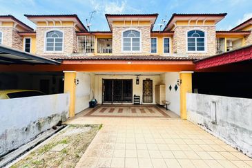 Teres 2 Tingkat Taman Venice Raya Lumut, Manjung Perak 