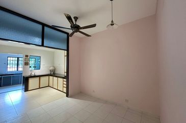 Fully Renovated 2 Storey House, Taman Ozana Impian Ayer Keroh Melaka For Rent 
