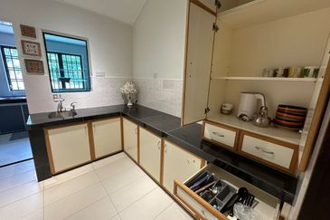 Fully Renovated 2 Storey House, Taman Ozana Impian Ayer Keroh Melaka For Rent 