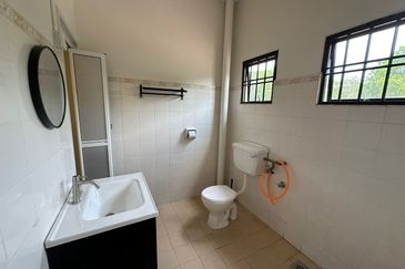 Fully Renovated 2 Storey House, Taman Ozana Impian Ayer Keroh Melaka For Rent 