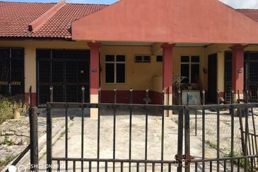 TERES SETINGKAT, TAMAN SEROJA DAMAI, PASIR MAS KELANTAN 