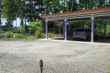 Banglo Setingkat, Kg. Kadok Dalam, Kadok, Ketereh, Kota Bharu, Kelantan 