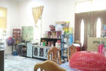 Banglo Setingkat, Kg. Kadok Dalam, Kadok, Ketereh, Kota Bharu, Kelantan 