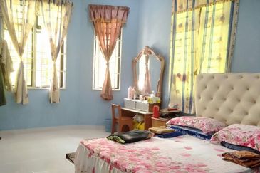 Banglo Setingkat, Kg. Kadok Dalam, Kadok, Ketereh, Kota Bharu, Kelantan 