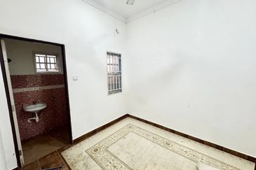 Attached Bungalow House Kampung Bahagia Bangi 