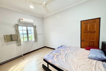 Attached Bungalow House Kampung Bahagia Bangi 