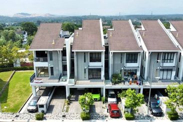 Crescent Park Townvilla, Bukit Mahkota,Bangi