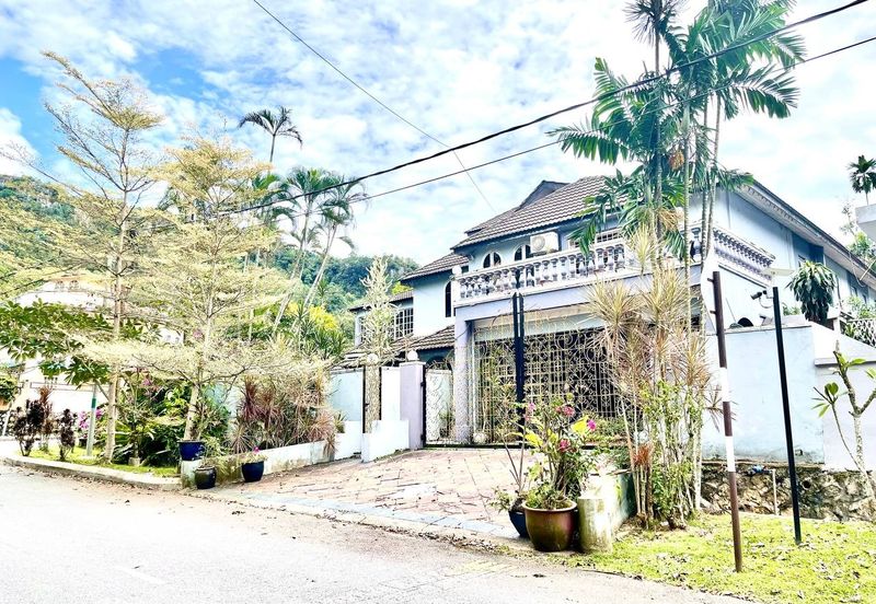 Corner lot, facing Open, 2.5 Storey Bungalow, Jalan H, Taman Melawati with swimming pool -dual frontage