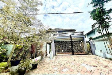 Corner lot, facing Open, 2.5 Storey Bungalow, Jalan H, Taman Melawati with swimming pool -dual frontage