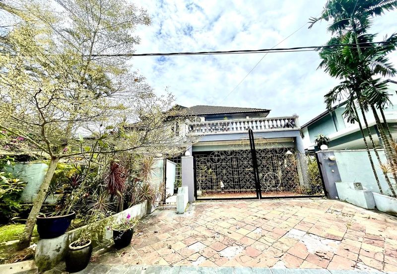 Corner lot, facing Open, 2.5 Storey Bungalow, Jalan H, Taman Melawati with swimming pool -dual frontage