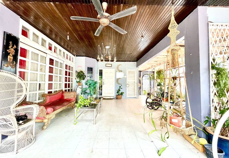 Corner lot, facing Open, 2.5 Storey Bungalow, Jalan H, Taman Melawati with swimming pool -dual frontage