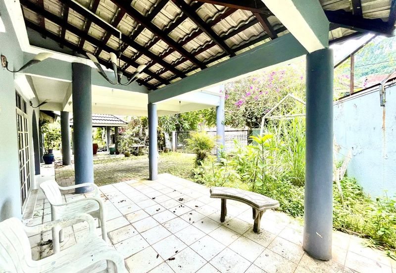 Corner lot, facing Open, 2.5 Storey Bungalow, Jalan H, Taman Melawati with swimming pool -dual frontage