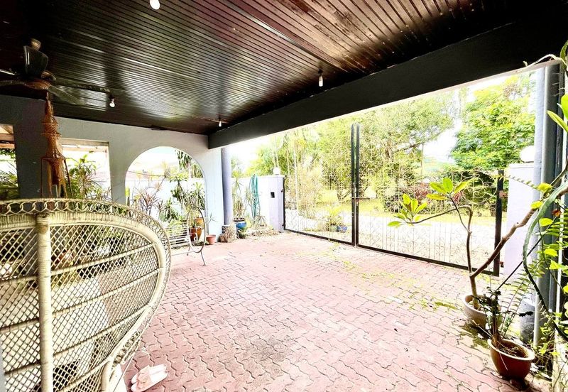 Corner lot, facing Open, 2.5 Storey Bungalow, Jalan H, Taman Melawati with swimming pool -dual frontage