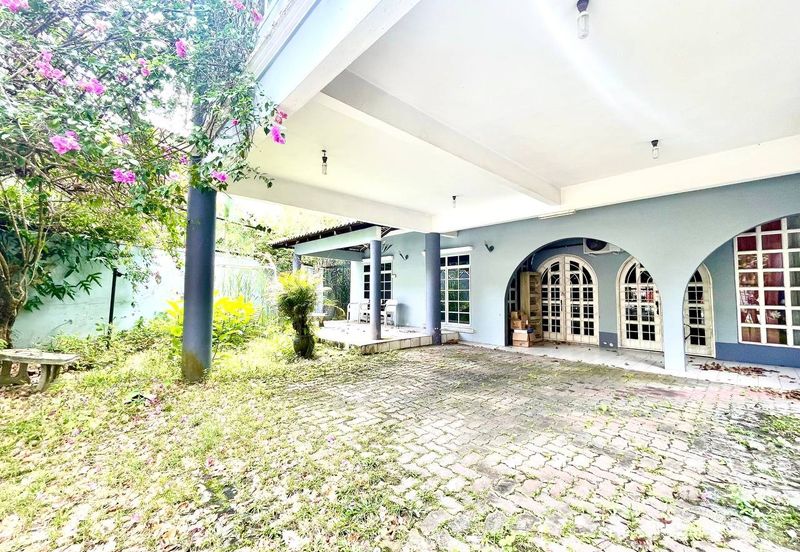 Corner lot, facing Open, 2.5 Storey Bungalow, Jalan H, Taman Melawati with swimming pool -dual frontage
