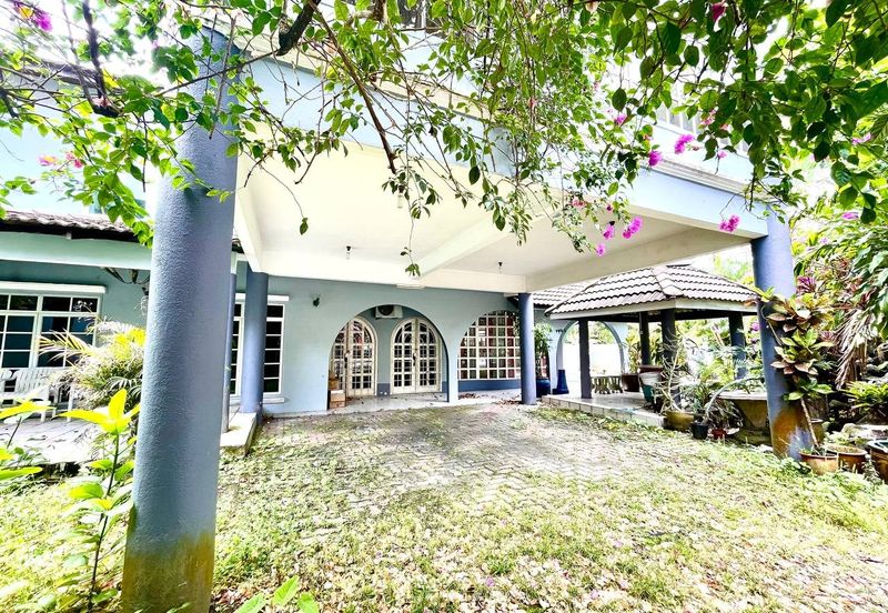 Corner lot, facing Open, 2.5 Storey Bungalow, Jalan H, Taman Melawati with swimming pool -dual frontage