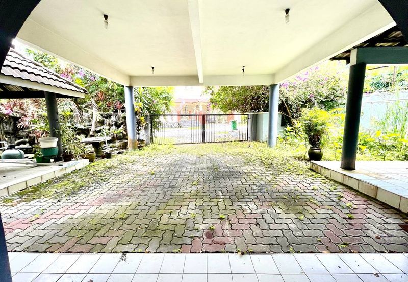 Corner lot, facing Open, 2.5 Storey Bungalow, Jalan H, Taman Melawati with swimming pool -dual frontage