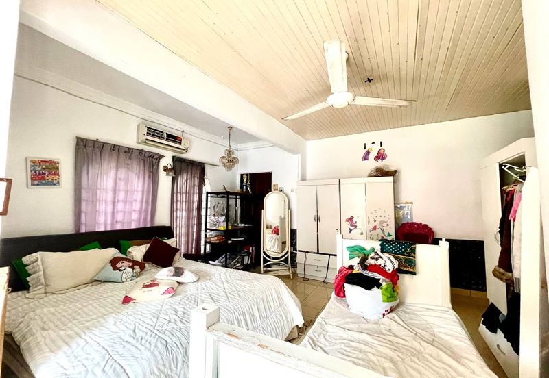 Corner lot, facing Open, 2.5 Storey Bungalow, Jalan H, Taman Melawati with swimming pool -dual frontage