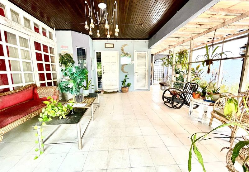 Corner lot, facing Open, 2.5 Storey Bungalow, Jalan H, Taman Melawati with swimming pool -dual frontage