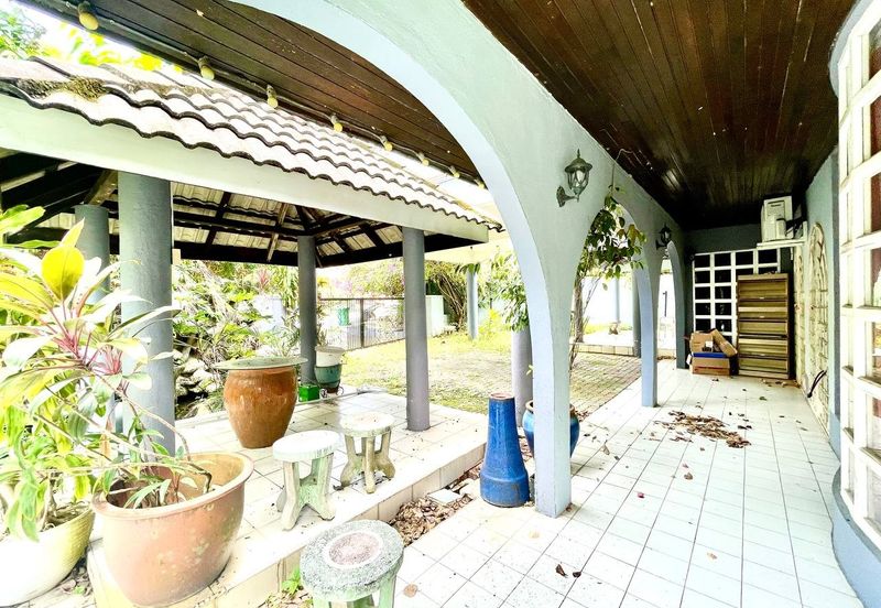 Corner lot, facing Open, 2.5 Storey Bungalow, Jalan H, Taman Melawati with swimming pool -dual frontage