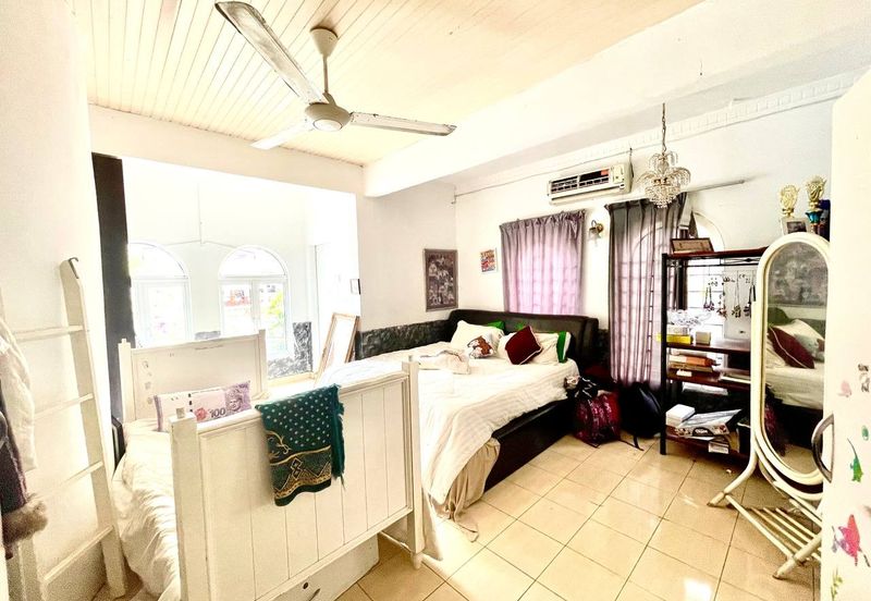 Corner lot, facing Open, 2.5 Storey Bungalow, Jalan H, Taman Melawati with swimming pool -dual frontage