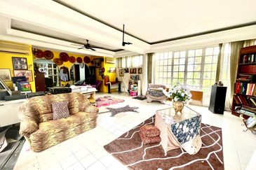 Corner lot, facing Open, 2.5 Storey Bungalow, Jalan H, Taman Melawati with swimming pool -dual frontage