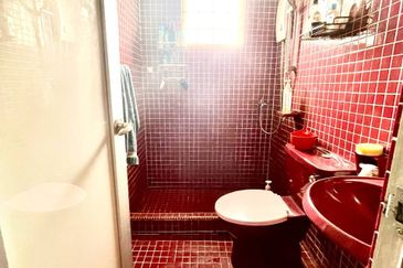 Corner lot, facing Open, 2.5 Storey Bungalow, Jalan H, Taman Melawati with swimming pool -dual frontage