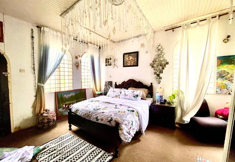 Corner lot, facing Open, 2.5 Storey Bungalow, Jalan H, Taman Melawati with swimming pool -dual frontage