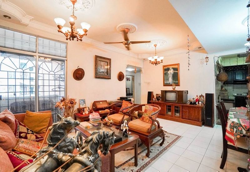 Sri Puteri (Earls Court), Ukay Perdana