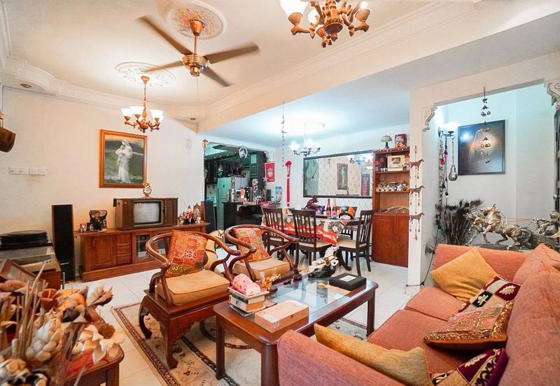 Sri Puteri (Earls Court), Ukay Perdana