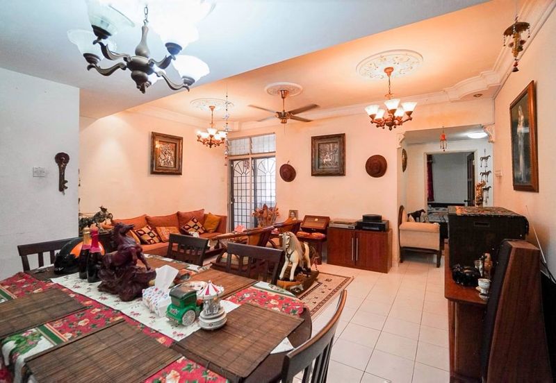 Sri Puteri (Earls Court), Ukay Perdana