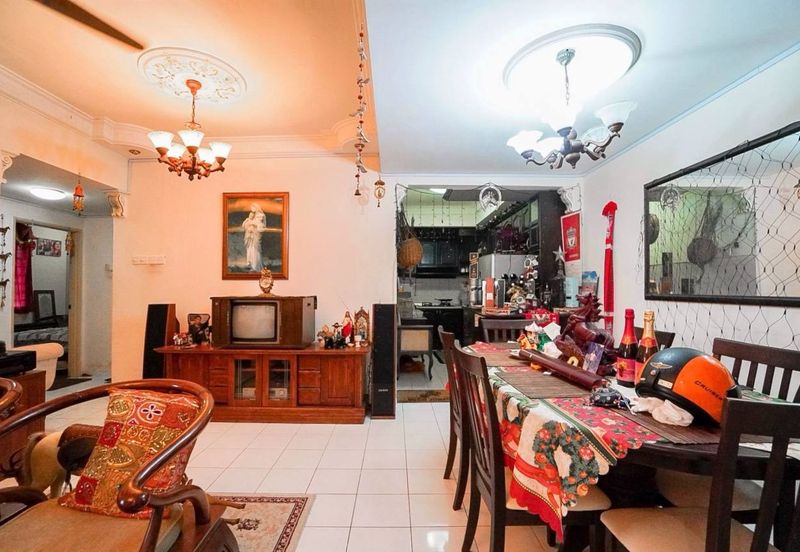 Sri Puteri (Earls Court), Ukay Perdana