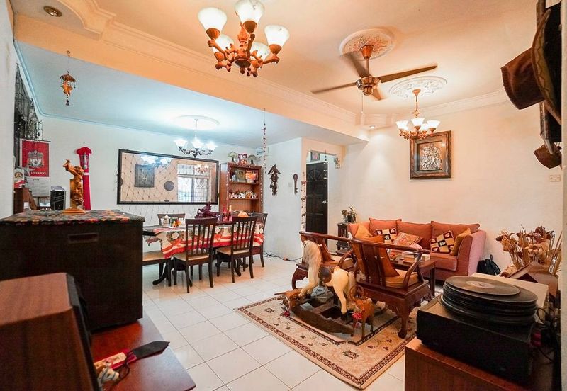 Sri Puteri (Earls Court), Ukay Perdana