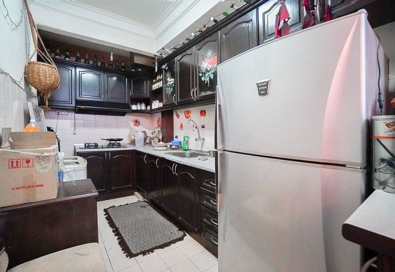 Sri Puteri (Earls Court), Ukay Perdana