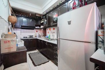 Sri Puteri (Earls Court), Ukay Perdana