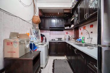 Sri Puteri (Earls Court), Ukay Perdana