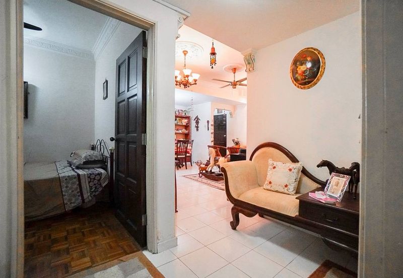 Sri Puteri (Earls Court), Ukay Perdana