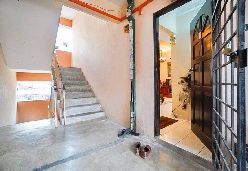 Sri Puteri (Earls Court), Ukay Perdana