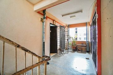 Sri Puteri (Earls Court), Ukay Perdana