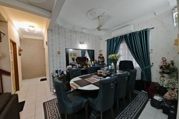 For Sale : 2 Storey Terrace, End Lot Jalan Cecawi 6 Kota Damansara, 47810 Petaling Jaya, Selangor 