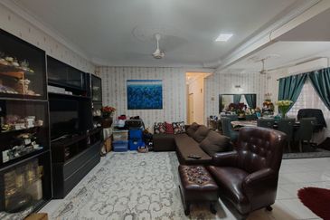 For Sale : 2 Storey Terrace, End Lot Jalan Cecawi 6 Kota Damansara, 47810 Petaling Jaya, Selangor 