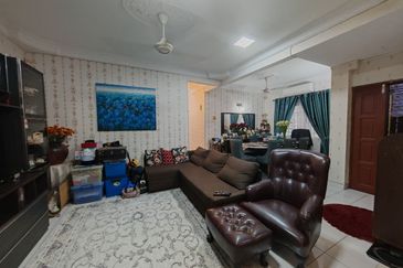 For Sale : 2 Storey Terrace, End Lot Jalan Cecawi 6 Kota Damansara, 47810 Petaling Jaya, Selangor 
