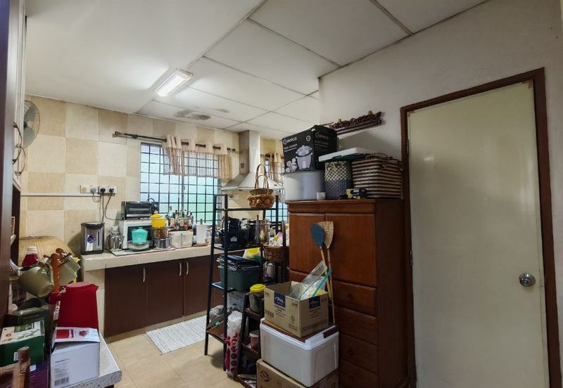 For Sale : 2 Storey Terrace, End Lot Jalan Cecawi 6 Kota Damansara, 47810 Petaling Jaya, Selangor 