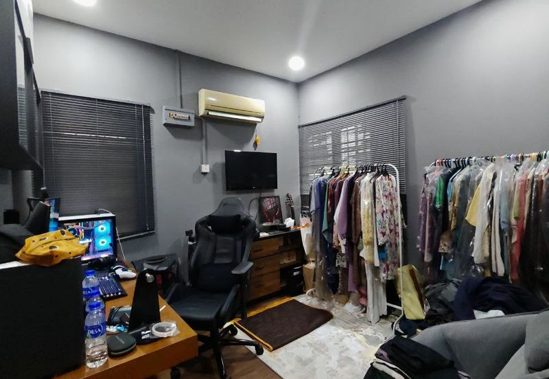 For Sale : 2 Storey Terrace, End Lot Jalan Cecawi 6 Kota Damansara, 47810 Petaling Jaya, Selangor 