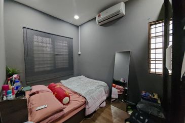 For Sale : 2 Storey Terrace, End Lot Jalan Cecawi 6 Kota Damansara, 47810 Petaling Jaya, Selangor 