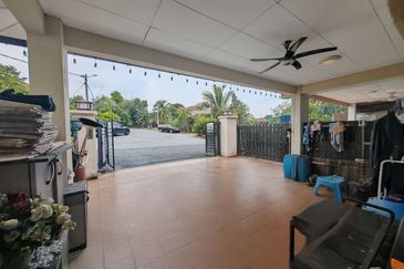 For Sale : 2 Storey Terrace, End Lot Jalan Cecawi 6 Kota Damansara, 47810 Petaling Jaya, Selangor 