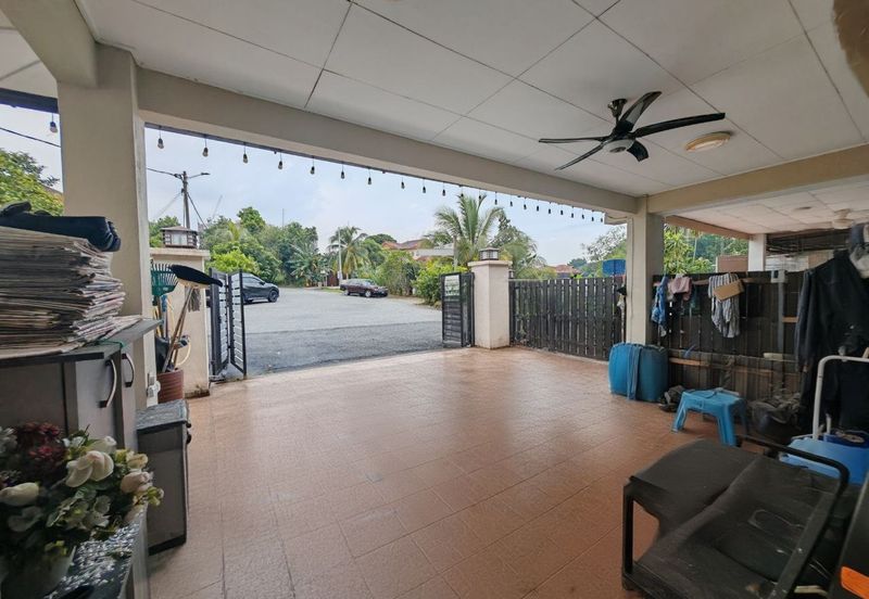 For Sale : 2 Storey Terrace, End Lot Jalan Cecawi 6 Kota Damansara, 47810 Petaling Jaya, Selangor 
