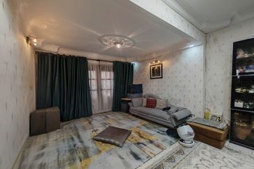 For Sale : 2 Storey Terrace, End Lot Jalan Cecawi 6 Kota Damansara, 47810 Petaling Jaya, Selangor 